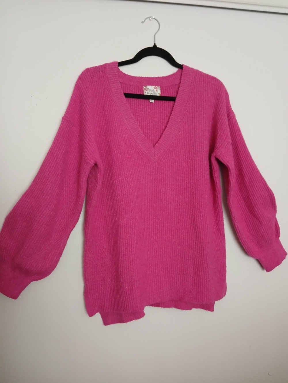 Hot pink v neck sweater S
